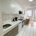 Monteurwohnung Mit Balkon In * Дуйсбург