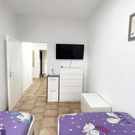 Monteurwohnung Mit Balkon In Duisburg Apartment Duisburg