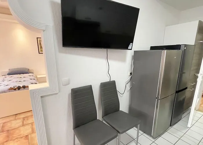 Monteurwohnung Mit Balkon In Duisburg Apartment *